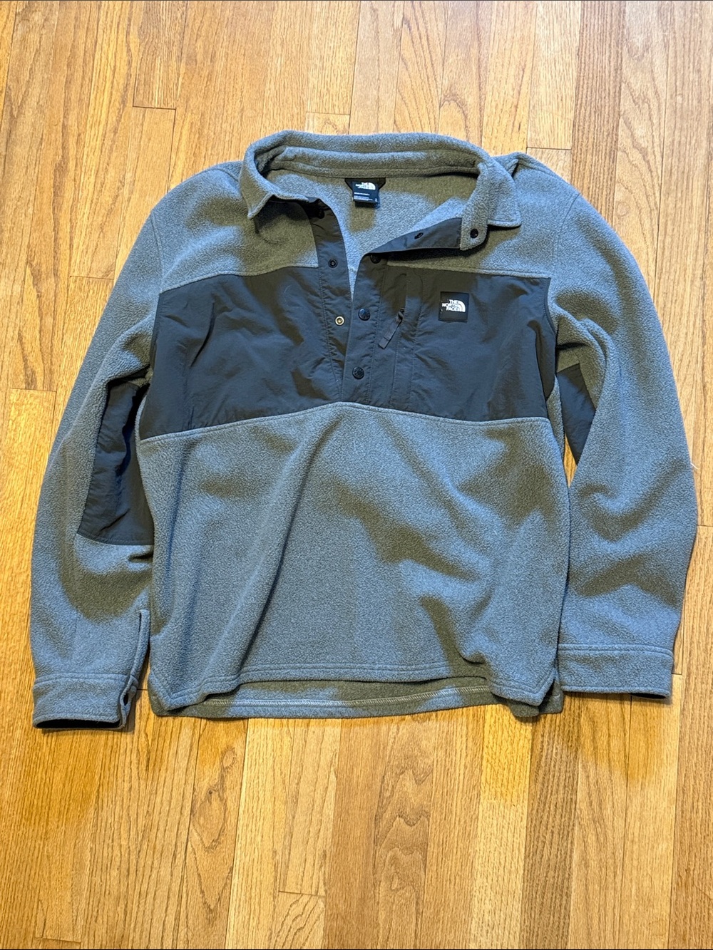 The North Face Men's Two-Tone Gray Fleece Snap Pullover